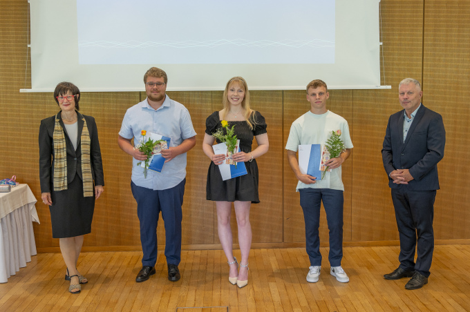 Übergabe der Prüfungszeugnisse im Bereich Vermessungstechnik