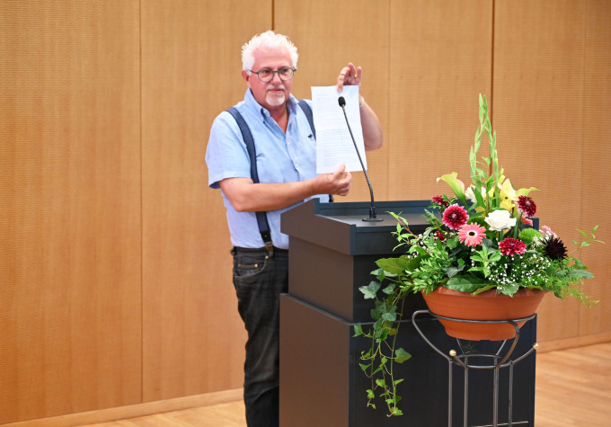 öffnet Foto von Uwe Krause (VDV Berlin/Brandenburg) bei den Grußworten der geodätischen Fachverbände